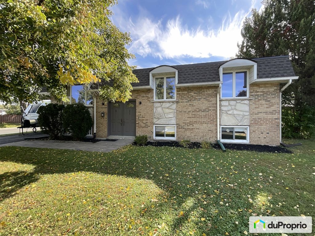 $639,900 - Bungalow for sale in Longueuil (St-Hubert) — photo 1