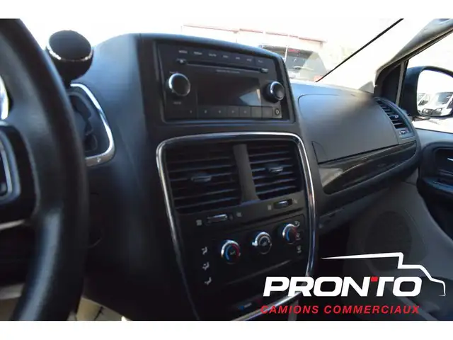 2017 Dodge Grand Caravan 4dr Wgn Canada Value Package ** AC ** in Cars & Trucks in Laval / North Shore - Image 12
