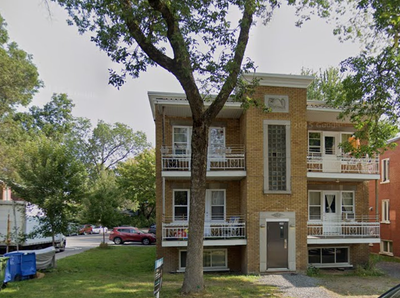 418-655-8281 À voir 2090 Avenue Bardy, appartement #1 situé au 2e et dernier étage d'un immeuble tra...