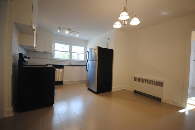 JUNE - Large 2 Bedroom Apartment with Garage Parking, Lindenlea in Long Term Rentals in Ottawa - Image 2