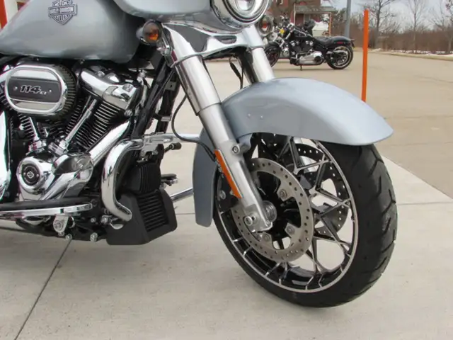 2023 Harley-Davidson FLHXS Street Glide Special in Sport Touring in Leamington - Image 5