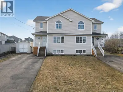 *** 4 BEDROOM AND 2.5 BATHS // 2 STOREY SEMI-DETACHED // FULLY FINISHED BASEMENT // MINI-SPLIT HEAT...