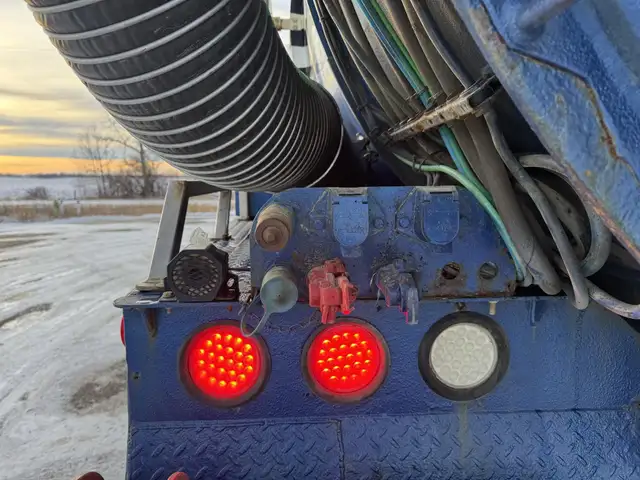 2012 KENWORTH T800 in Heavy Trucks in Saskatoon - Image 64