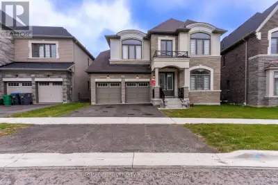 Welcome to this beautiful House 71 Raspberry Ridge Ave, 4493sq.ft. above grade by country wide homes...