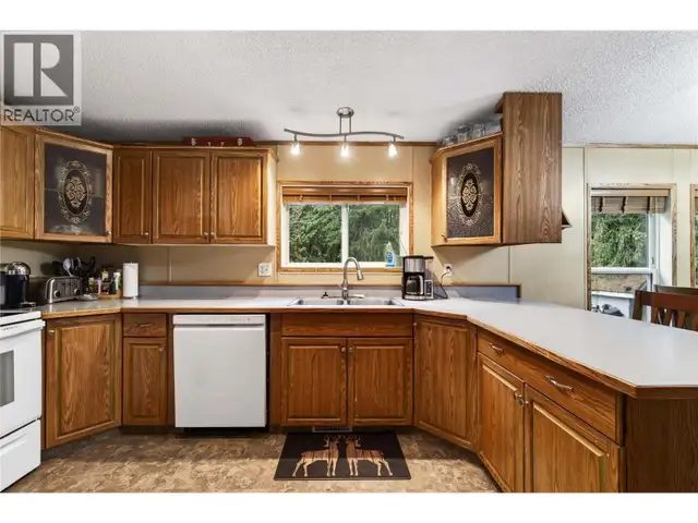 19 West Poirier Road Mara, British Columbia in Houses for Sale in Kamloops - Image 14