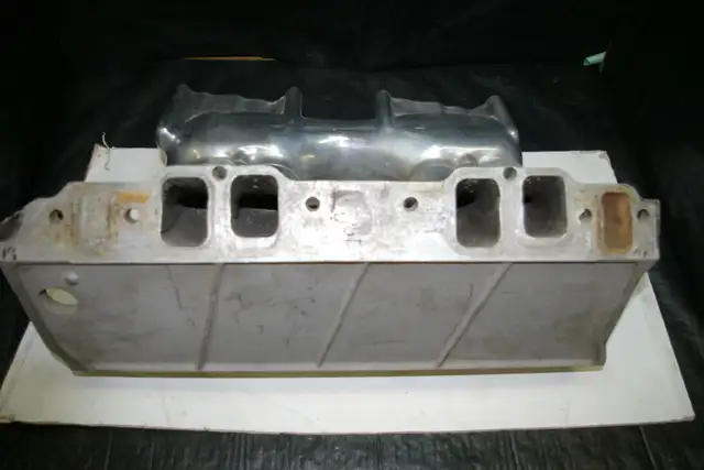 HOLLEY CARB & INTAKE MANIFOLD EDELBROCK PERFORMANCE in Auto Body Parts in Edmonton - Image 9