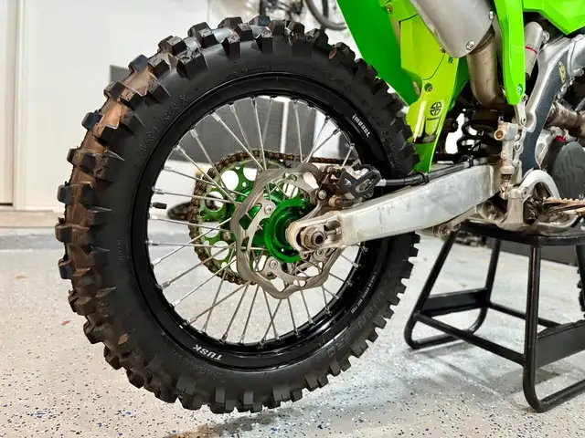 2022 KAWASAKI KX250 - RACING GREEN!  in Dirt Bikes & Motocross in Saskatoon - Image 8