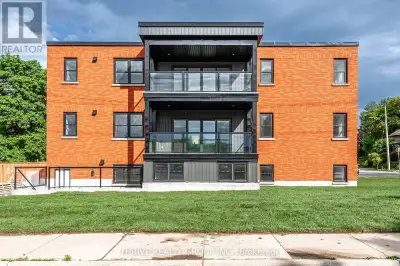 This 2 bedroom, 2 full bath, charming condo offers the best of Stratford living affordable, elegant,...
