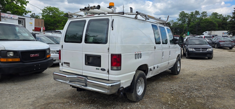 Ford Econoline 2011 photo 4