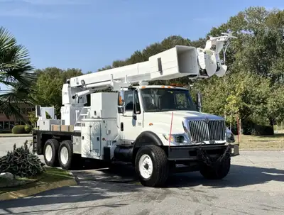 2006 International WorkStar 2006 International Workstar 7500 Altec Digger Bucket Truck 55 Foot Boom...