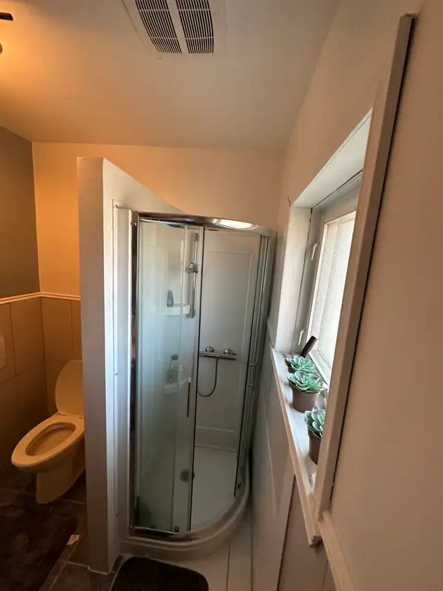 Très belle grande chambre à louer, Ste-Foy Libre in Room Rentals & Roommates in Québec City - Image 11