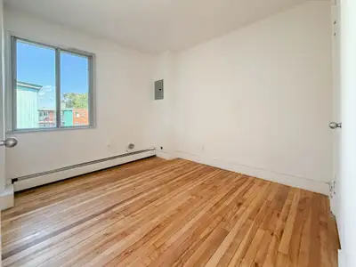 Saint Laurent 3 Bedroom Apartment for Rent - 1650 - 1670 Rue Deg, View more