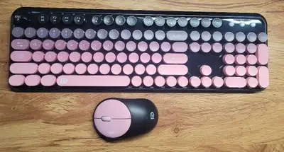 Retro keyboard and mouse (wireless), View more