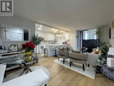 Move in ready! Stunning, well maintained end unit, 3 bedroom, 2 bathrooms, updated open concept kitc...