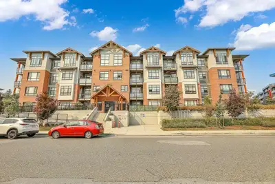 This stunning 1 bedroom + DEN (or Jr. 2-bedroom), 1-bthm home offers 673 sqft of bright, open-concep...