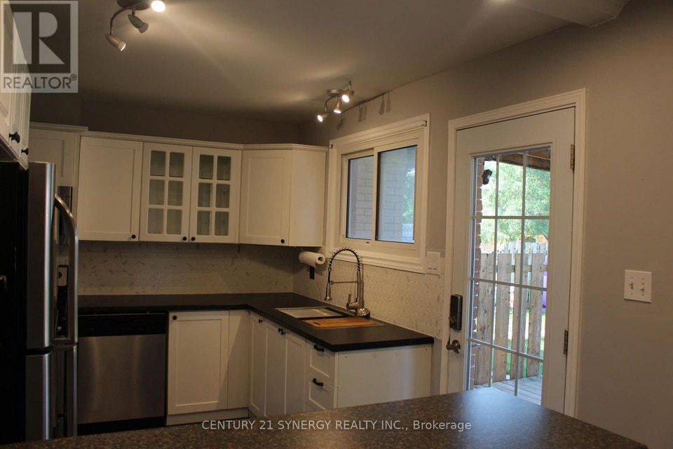 241 WILFRED CRESCENT Arnprior, Ontario 4