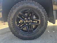 Powerful Gas V8 5.3L/325 engine - Advanced lane departure warning system - 4x4 drivetrain for except... (image 3)