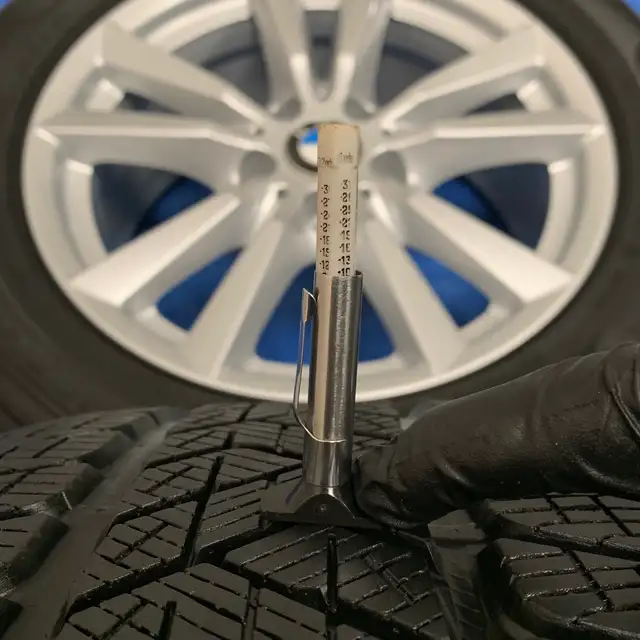 2017 BMW X5 OEM 18" Rims & Run-Flat Winter Tires *90%* in Tires & Rims in Markham / York Region - Image 7