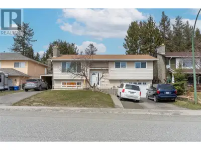 Great 3-Bedroom + Den Family Home in Prime Location!!! Welcome to this warm and inviting 3-bedroom +...