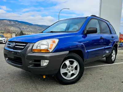 Experience the reliable and versatile 2007 Kia Sportage in a stunning blue finish with front-wheel d...