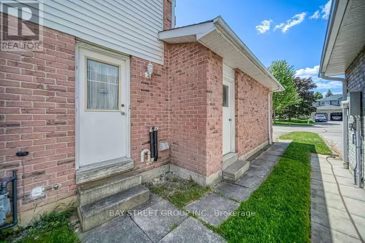 27 GLADIOLA COURT Whitby (Rolling Acres), Ontario 3