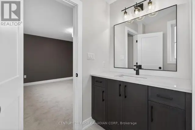 34 POSTMA CRESCENT North Middlesex (Ailsa Craig), Ontario in Houses for Sale in Grand Bend - Image 24