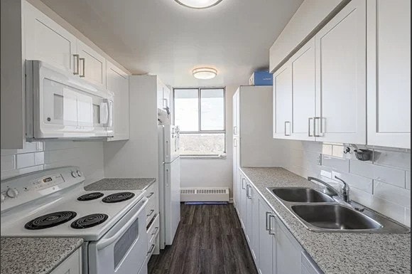 Pet Friendly & Close to TTC and Highway. 5