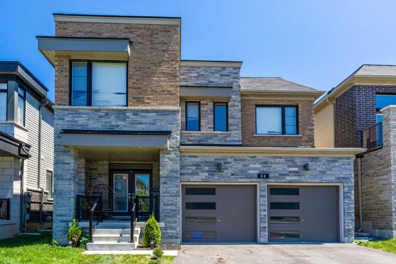 Modern Luxury FullyDetached 4 Bed & Doble Car Garage + 3 Washr Houses for Sale Oshawa