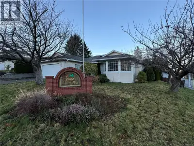 Set on a large, south-facing corner lot in the highly desirable Georgia Park neighbourhood, this fen...