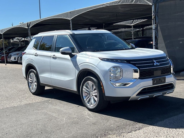 2024 Mitsubishi Outlander SE S-AWC - 7 PASSENGER / NEW TIRES in Cars & Trucks in Calgary - Image 3