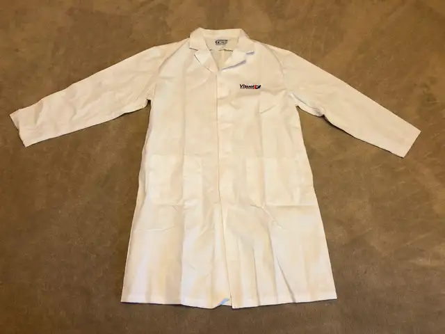 Doctor Scientist Lab Coat in Costumes in Oshawa / Durham Region - Image 2
