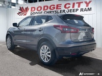 This Nissan Qashqai boasts a Regular Unleaded I-4 2.0 L/122 engine powering this Variable transmissi... (image 3)