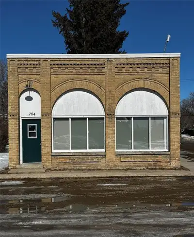 R33//Oak Lake/Historic brick building in Oak Lake, suitable for many commercial uses.950 sqft of tot...