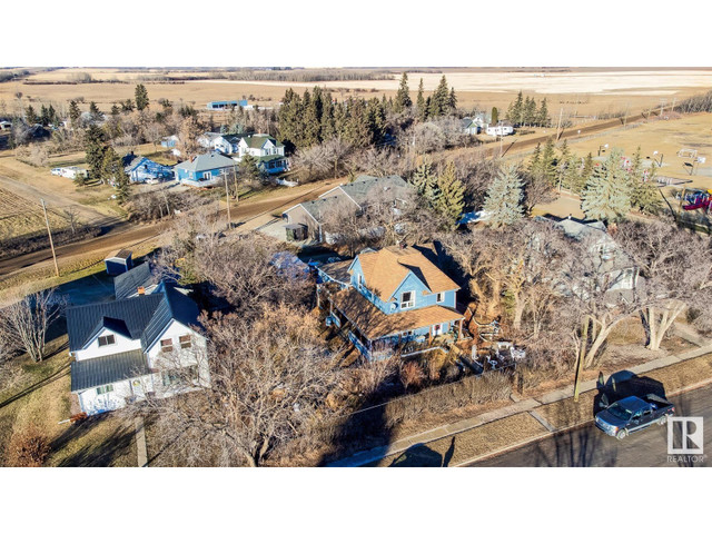 111 King ST Bawlf, Alberta in Houses for Sale in Edmonton - Image 2