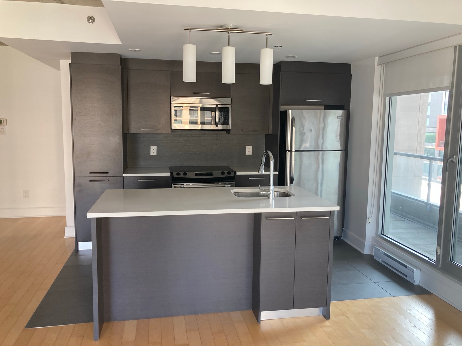 1045 Wellington — photo 1