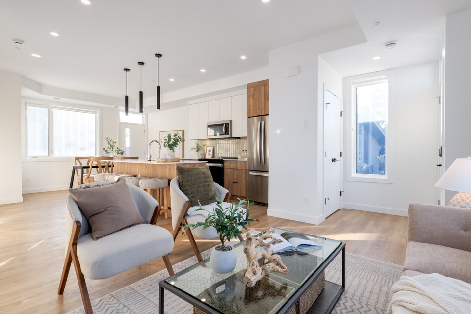 Modern 3 Bedroom Townhouse in North Glenmore Park 5