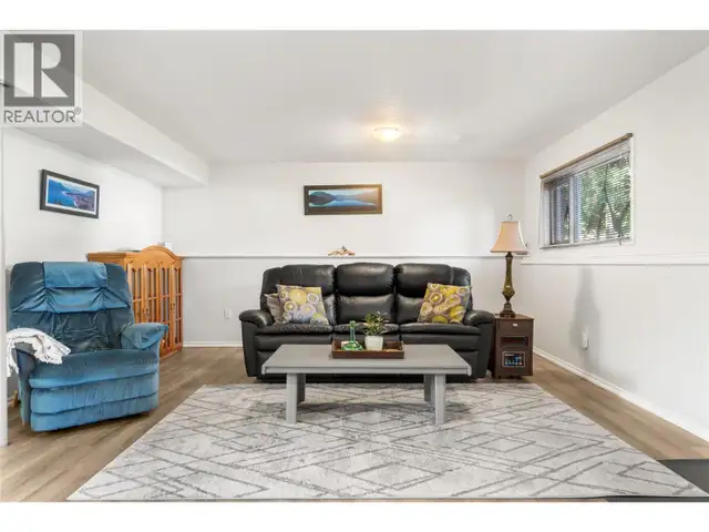 610 10th Avenue NW Nakusp, British Columbia in Houses for Sale in Nelson - Image 19