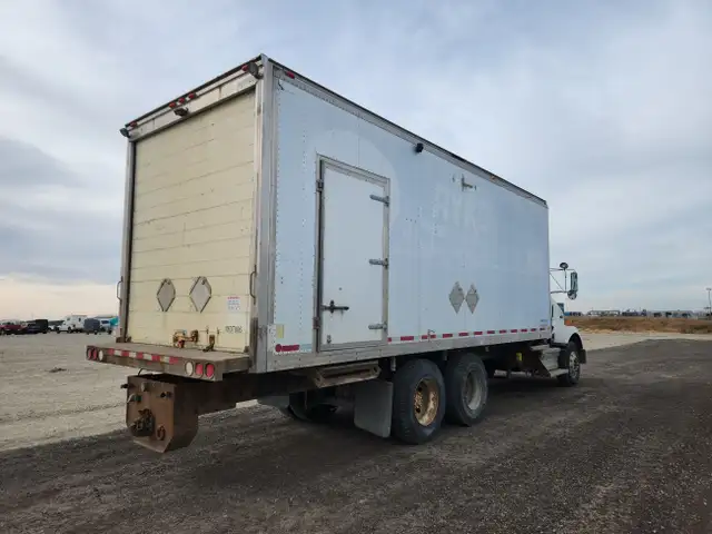 2008 Kenworth T800 in Heavy Trucks in St. Albert - Image 4