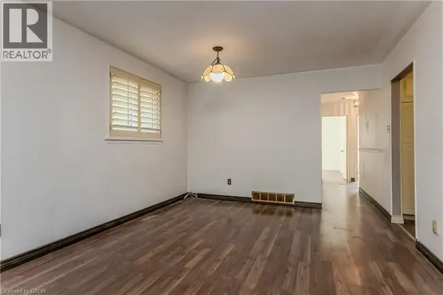 3196 CENTENNIAL Drive Burlington, Ontario in Houses for Sale in Oakville / Halton Region - Image 14
