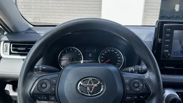 2021 Toyota RAV4 LE -NO ACCIDENT-LOW MILEAGE-BLIND SPOT MONITOR- in Cars & Trucks in Markham / York Region - Image 17