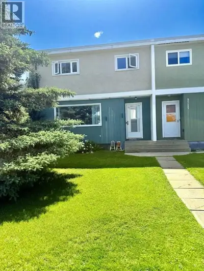 Inviting you to this well-maintained and fully finished 1,152 sq. ft. duplex, offering a functional...