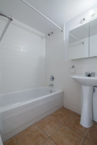 Akelius two bedroom apartment for rent. Located near avenue Randall in the Cote-Saint-Luc neighborho... (image 8)