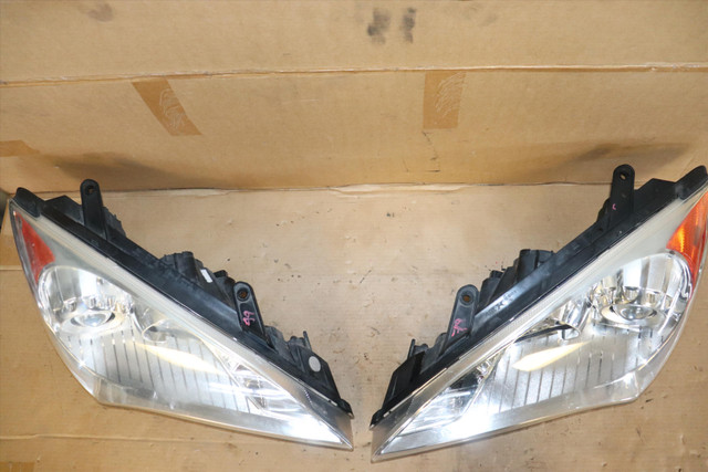 2009-2010 Hyundai Genesis Coupe BK1 OEM Headlights Assembly dans Autres pièces et accessoires  à Ville de Montréal - Image 2