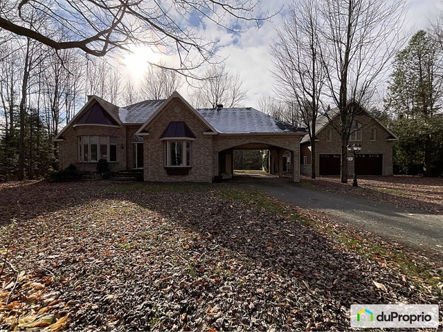 $895,000 - Bungalow for sale in Victoriaville — photo 1