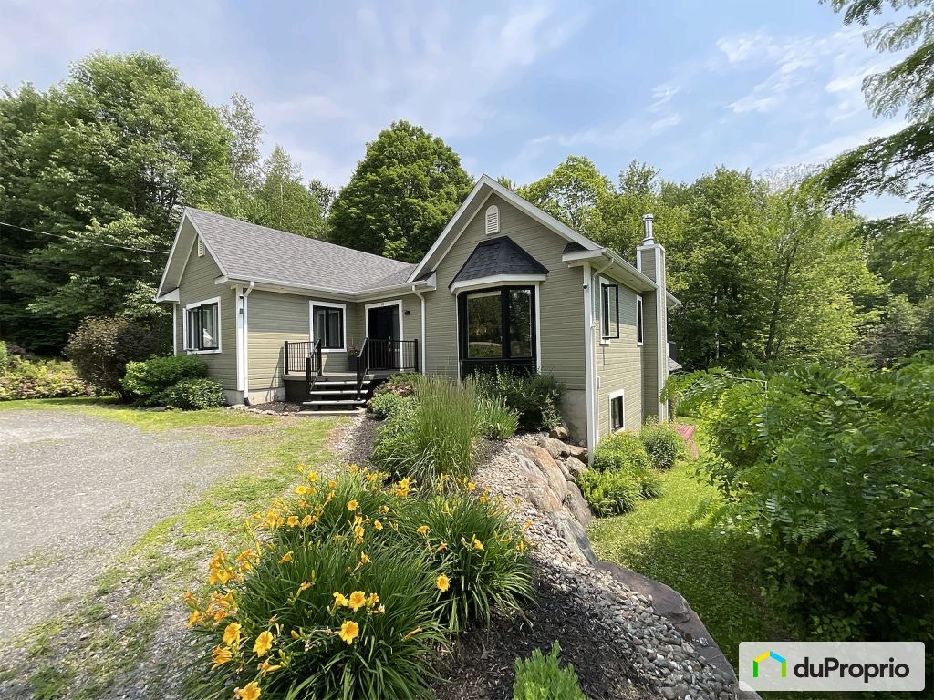 $875,000 - Bungalow for sale in Shefford — photo 1