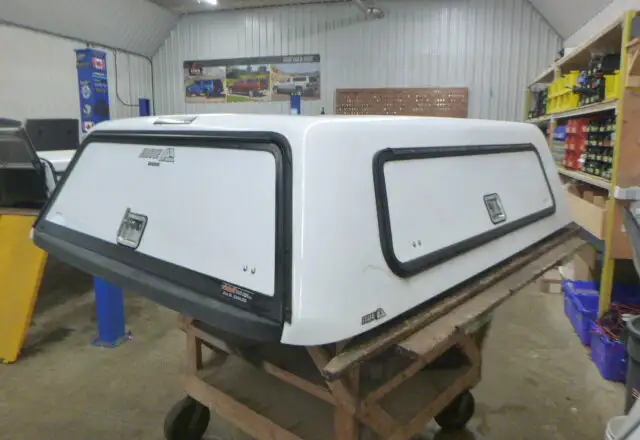 2020 - 2026 Chevrolet Silverado HD 2500/3500 6'9 White Truck Cap in Other Parts & Accessories in Kitchener / Waterloo - Image 5