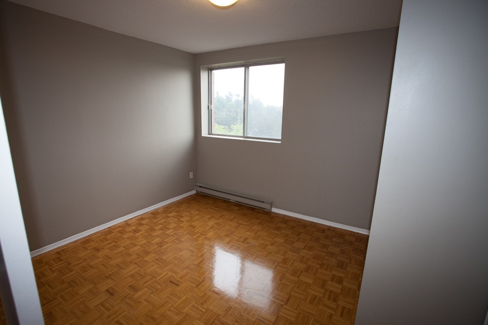 2 Bed 1 Bath, Close to Algonquin 3