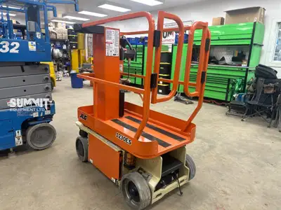 Built for signage swaps, lighting changes and light electrical in tight retail aisles. Compact verti...
