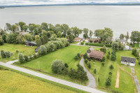 Havre de paix unique, immense terrain et accès au Lac Champlain