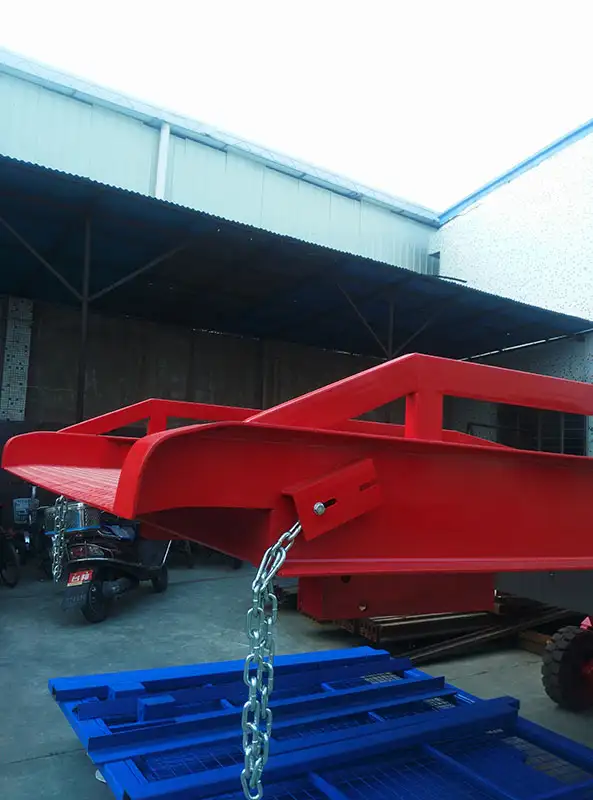 New Electric & Manual 22000 Lbs Loading Dock Ramp in Boat Parts, Trailers & Accessories in Regina - Image 5